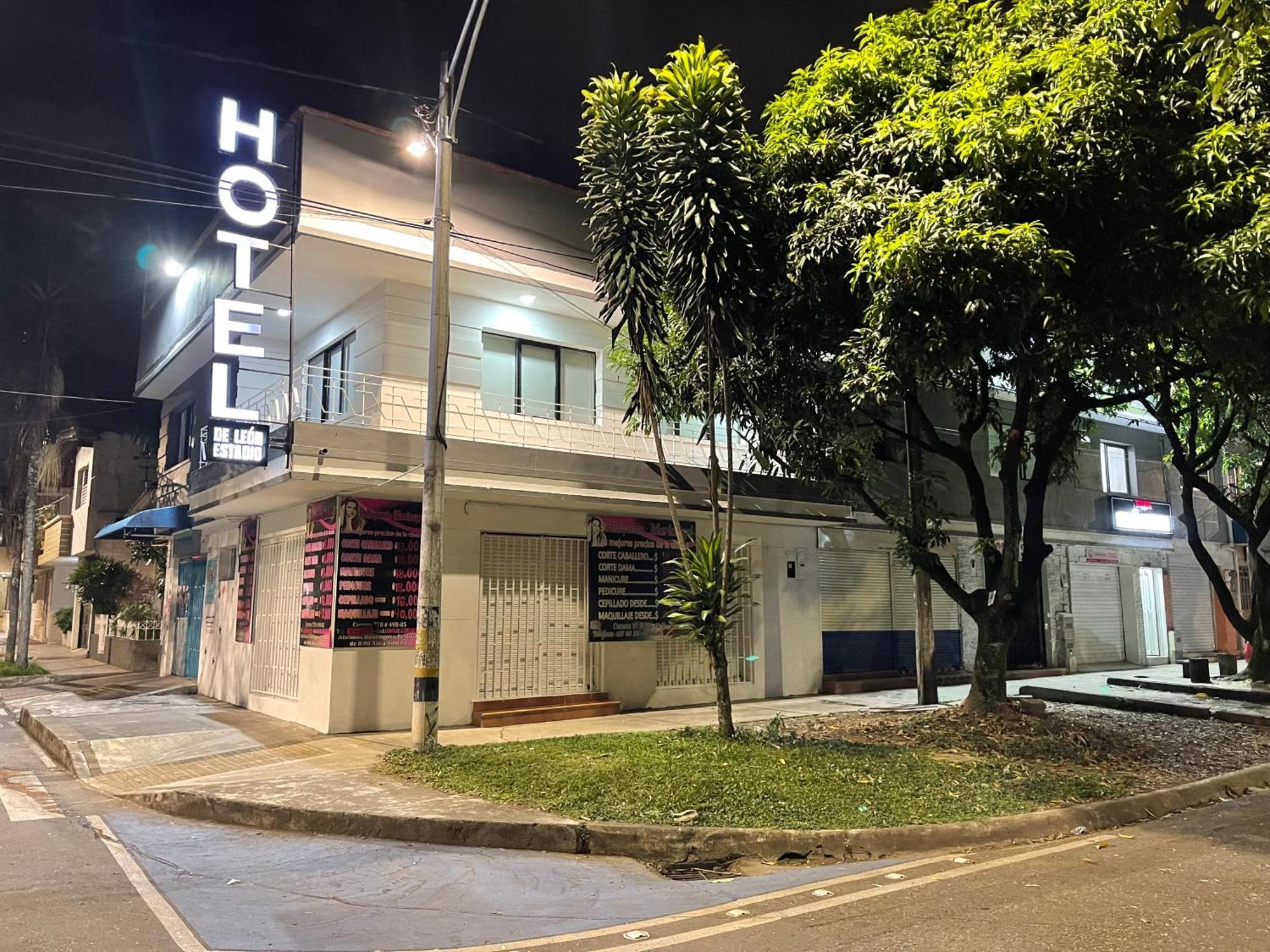 Hotel De Leon Estadio Medellin Exterior photo